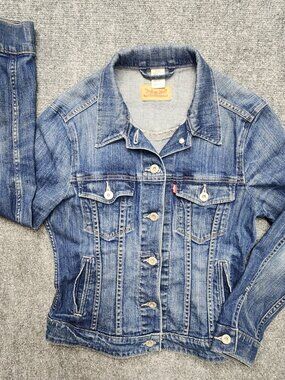 Levi's Women's Denim Trucker Jacket Size S Small Medium Wash Blue Distressed